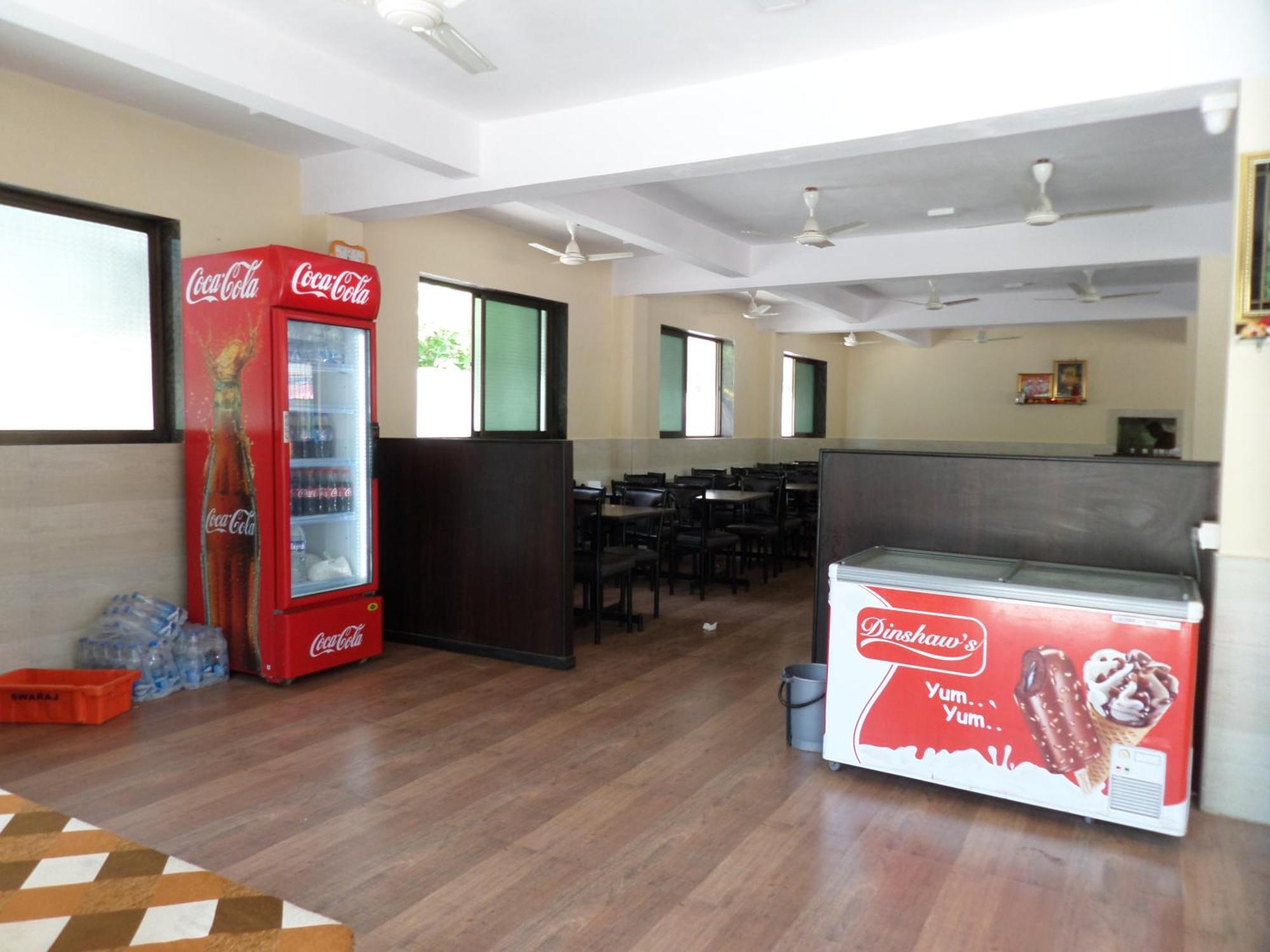 Atithi Farm House Hotel Borlai Zewnętrze zdjęcie